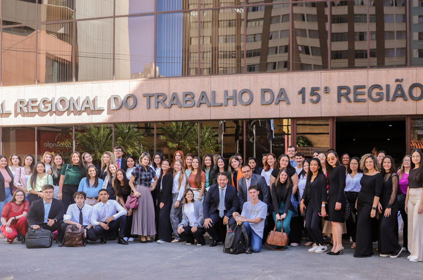 No momento, você está visualizando Estudantes da UniMAX e da UniFAJ visitam sede judicial do TRT-15