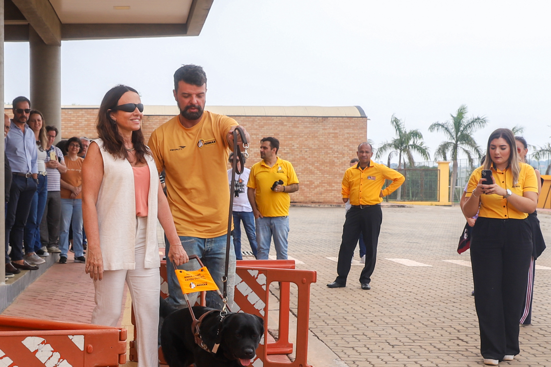 No momento, você está visualizando Visita a centro de treinamento para cães-guias sensibiliza sobre acessibilidade e inclusão