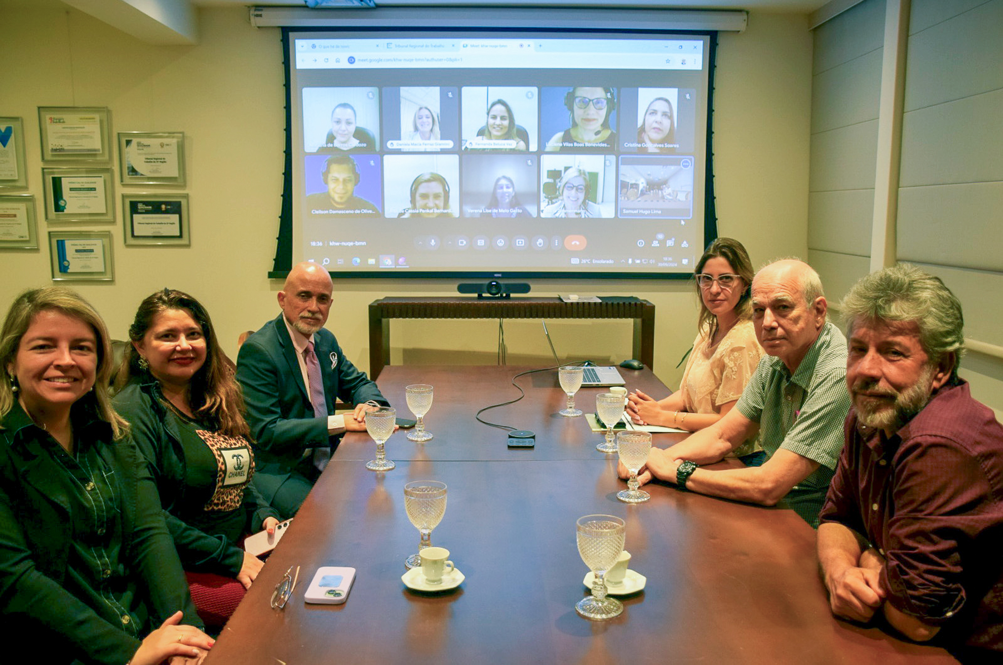 No momento, você está visualizando Em reunião híbrida com os secretários de audiência, presidente do TRT-15 discute melhorias das condições de trabalho