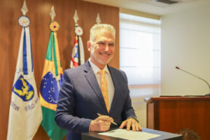 Leia mais sobre o artigo Carlos Eduardo Oliveira Dias toma posse como desembargador do TRT-15