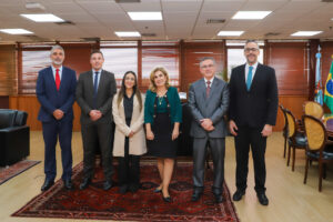 Leia mais sobre o artigo Presidente do TRT-15 recebe visita de representantes da Adimax
