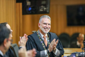 Leia mais sobre o artigo Solenidade marca ratificação de posse do desembargador Carlos Eduardo Oliveira Dias