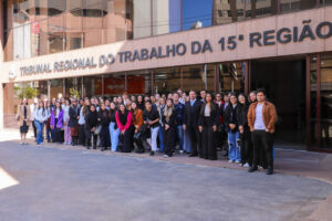 Leia mais sobre o artigo Universitários de três instituições de ensino visitam sede do TRT-15