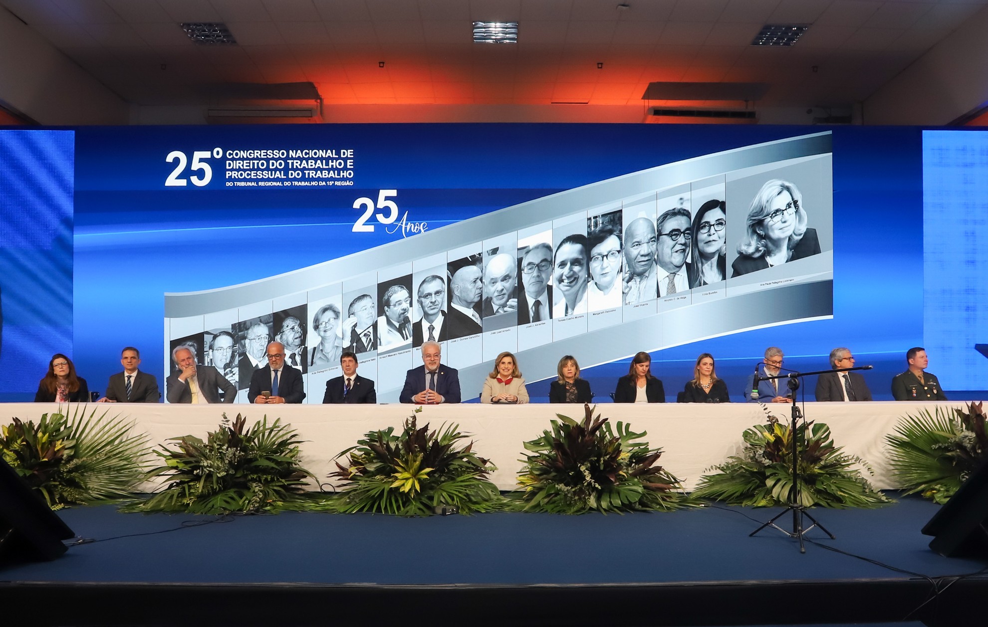 No momento, você está visualizando Independência e imparcialidade do Poder Judiciário são reafirmadas na abertura do Congresso em seu Jubileu de Prata