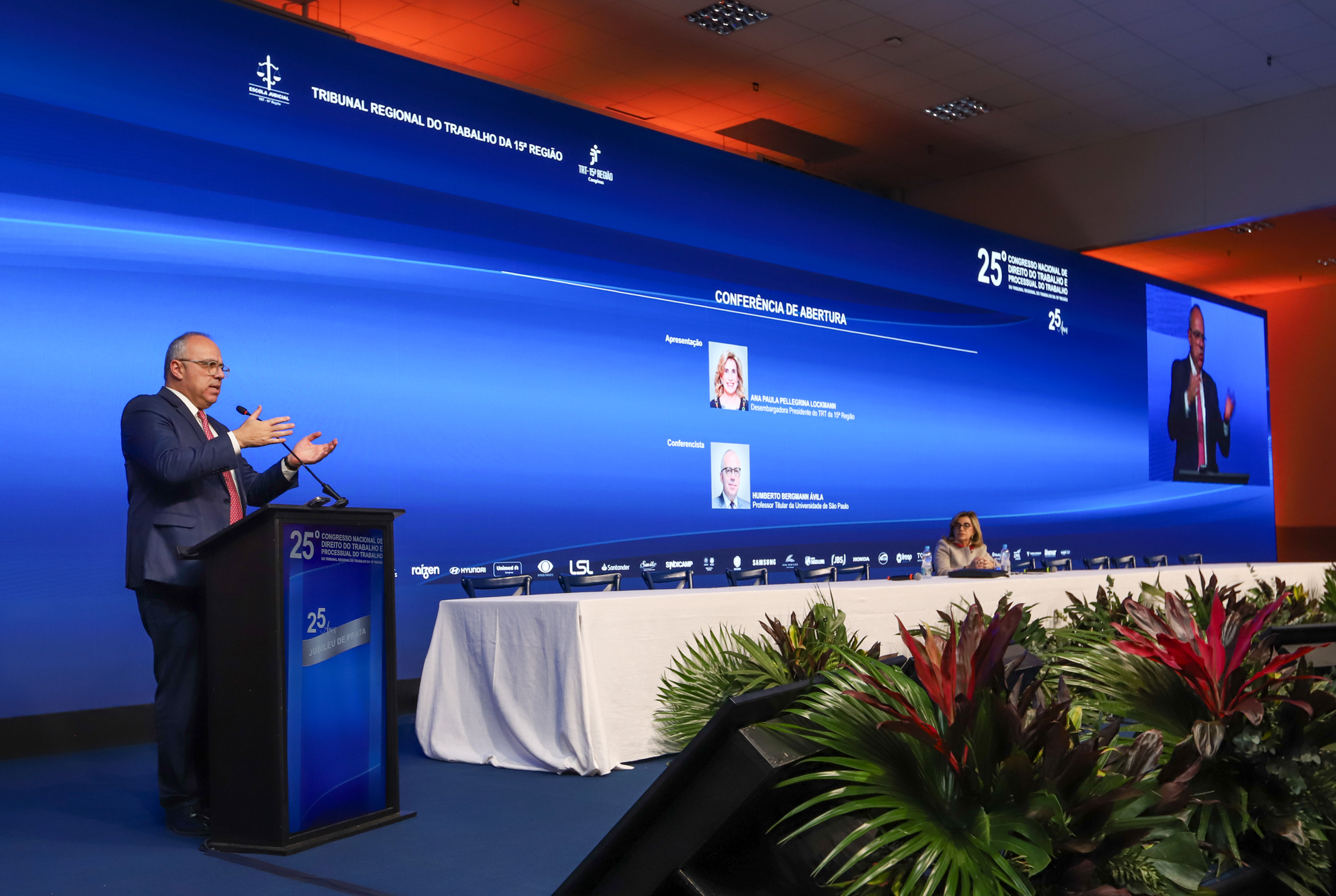 No momento, você está visualizando 25º Congresso: Humberto Ávila estabelece conexão entre direito e realidade em abordagem sobre pejotização