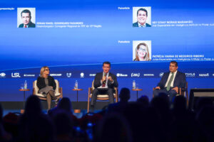 Leia mais sobre o artigo Quarto painel do 25º Congresso debate ética e responsabilidade social no uso da inteligência artificial nas relações de trabalho