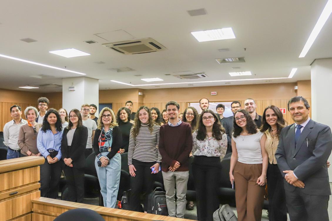No momento, você está visualizando Presidente Ana Paula Lockmann recepciona estudantes de Direito da USP em visita ao TRT-15