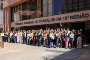 Leia mais sobre o artigo Alunos da Unip, Univap e da Harven Agribusiness School visitam TRT-15