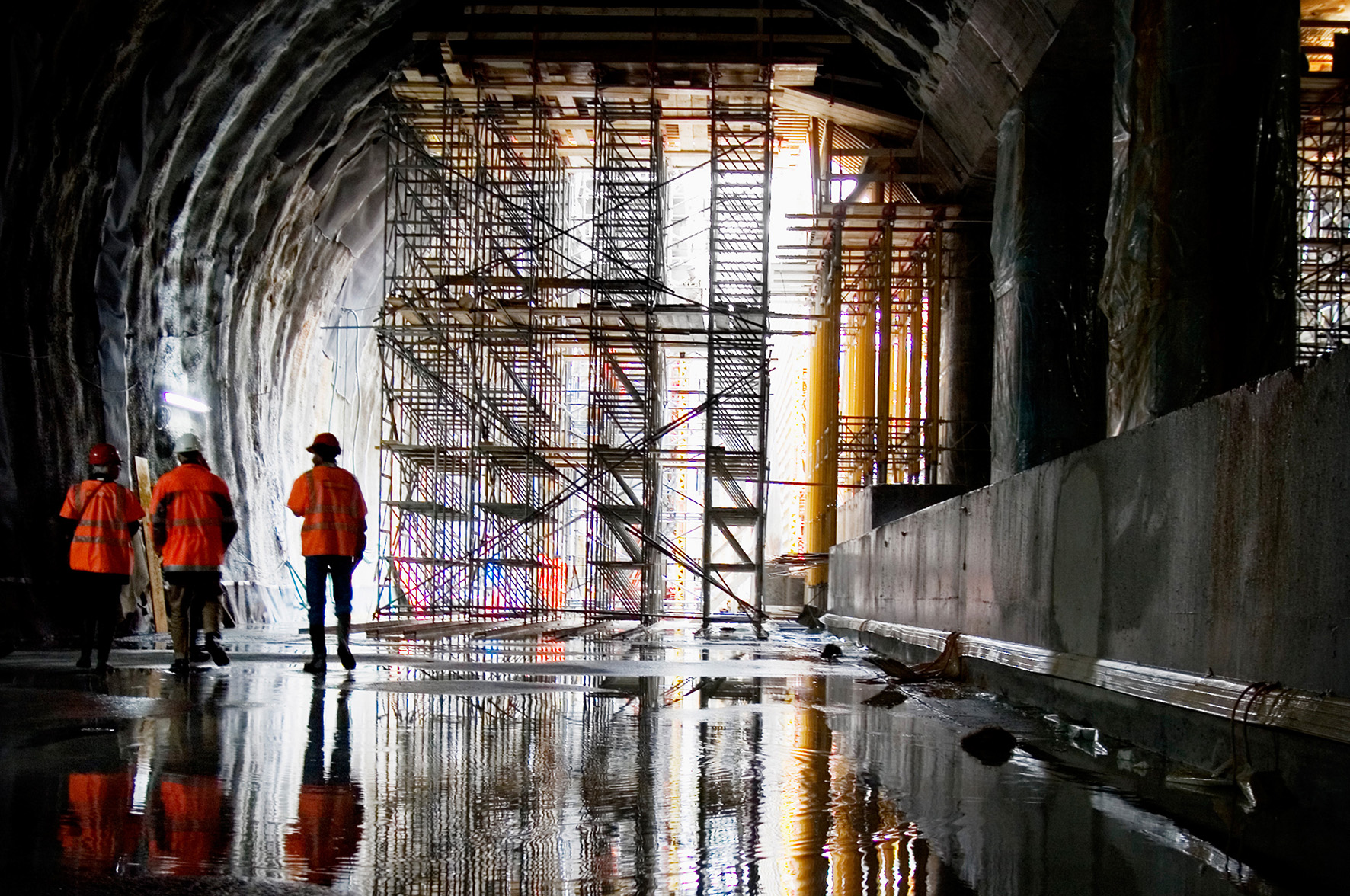 No momento, você está visualizando Queda de muro sobre trabalhador gera responsabilidade objetiva de construtora, decide 4ª Câmara