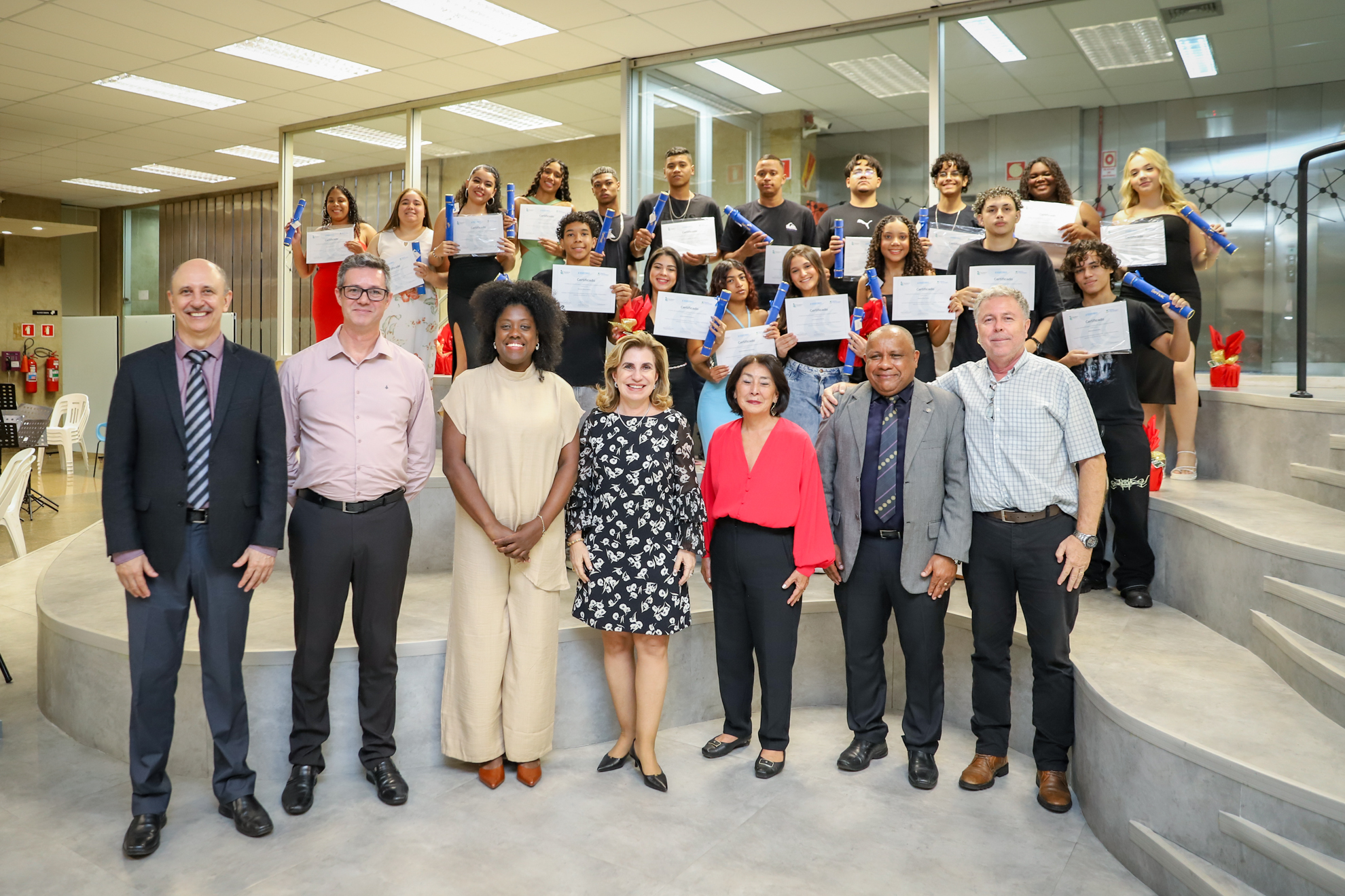 Leia mais sobre o artigo Jovens Aprendizes: Cerimônia de Certificação no Co.Labora 15 reúne empresas parceiras e familiares da 2ª Turma