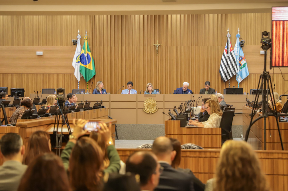 No momento, você está visualizando Na abertura do ano letivo, Ejud-15 reúne ministro Vieira de Mello e Márcio Pochmann para discutir trabalho e tecnologia em conferência