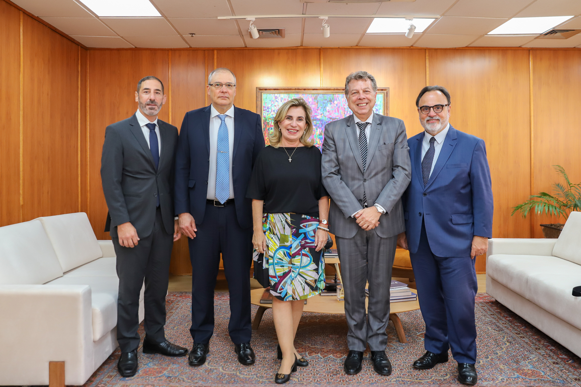 No momento, você está visualizando Presidente Ana Paula Lockmann recebe a visita de representantes do SINSA