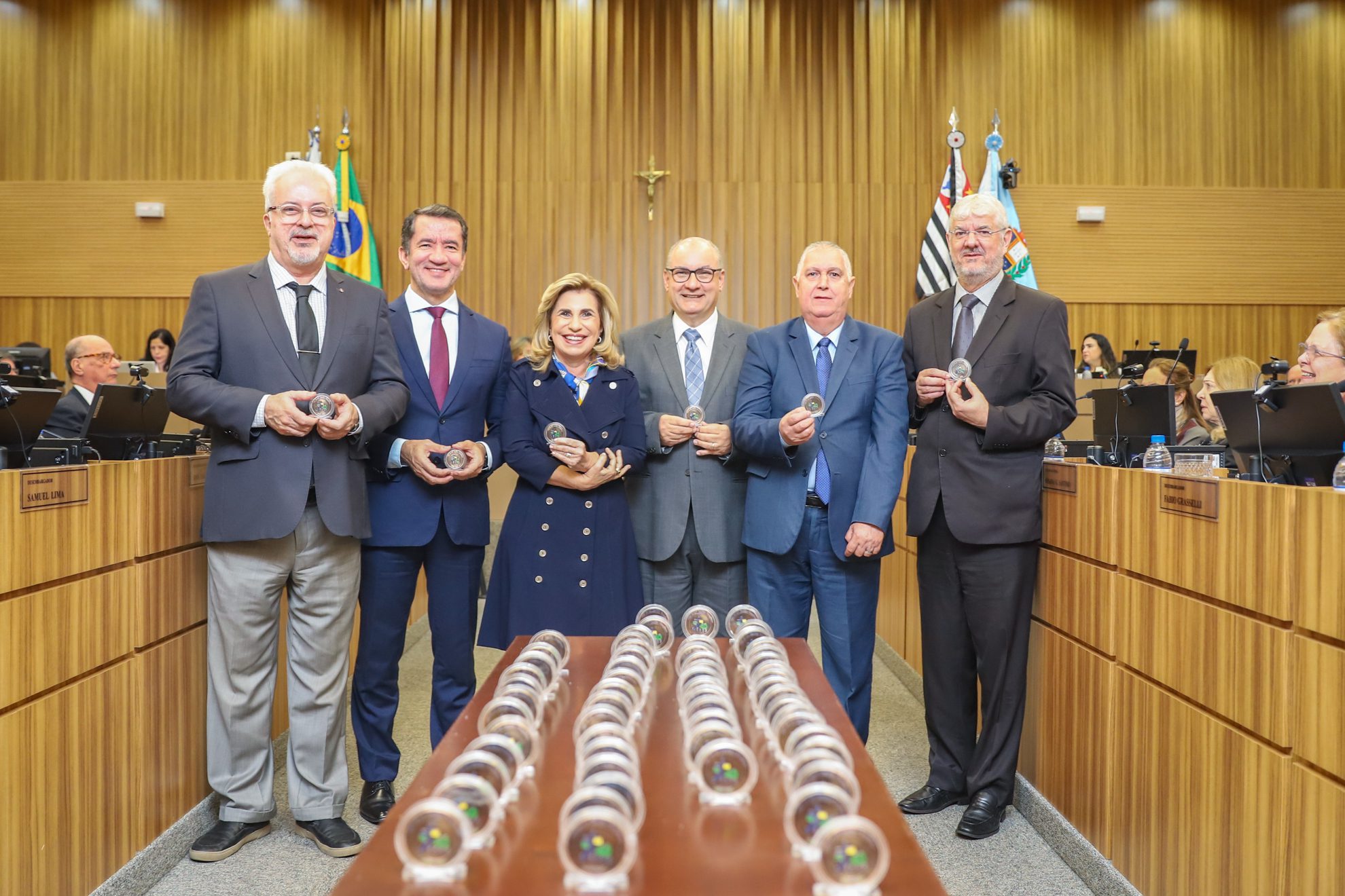 No momento, você está visualizando Entrega de medalhas comemorativas dos 40 anos do TRT-15 marca primeira sessão plenária com a nova composição da Corte