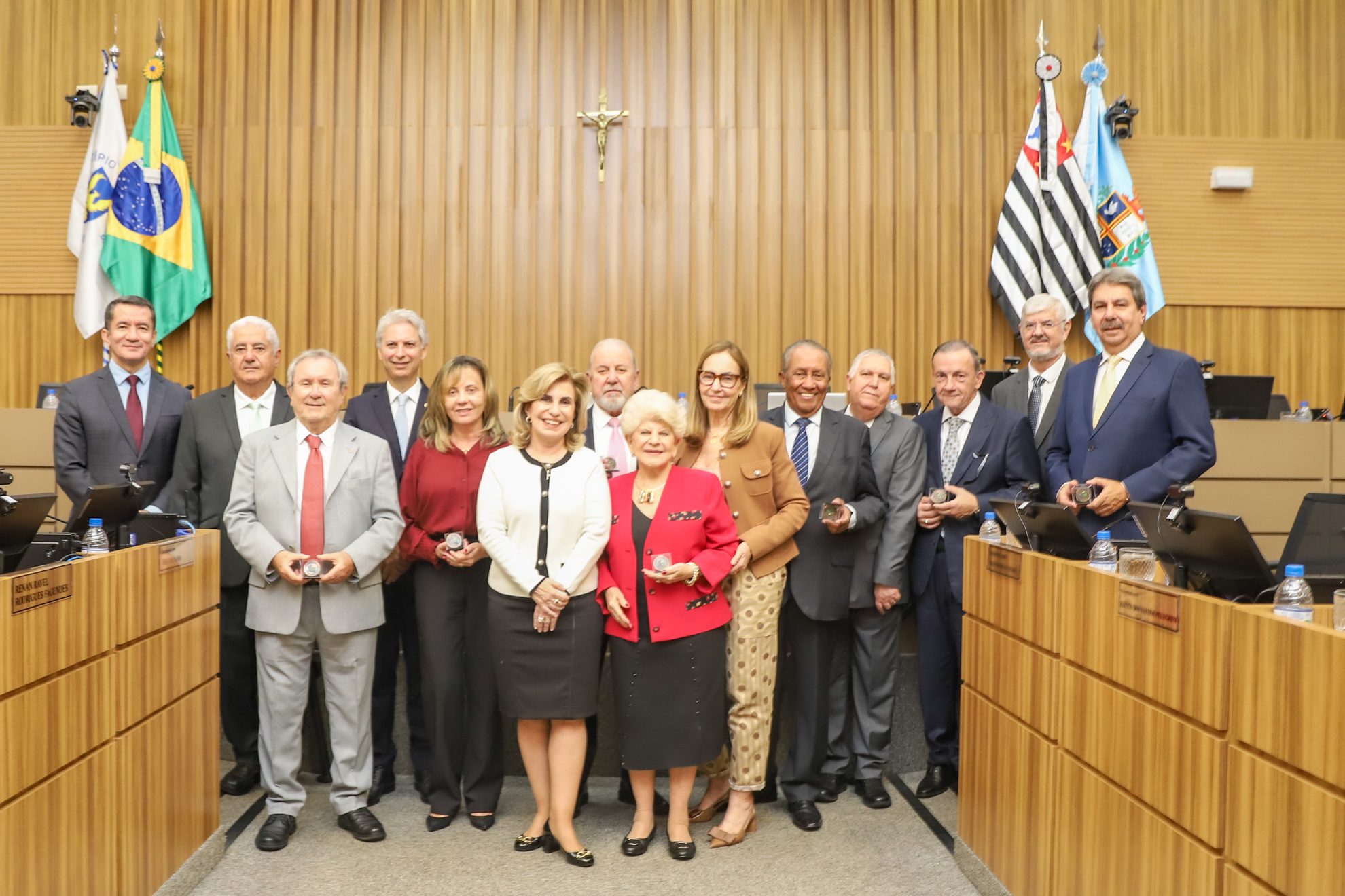 No momento, você está visualizando Ex-integrantes da alta administração e membros do MPT-15 recebem a moeda dos 40 anos